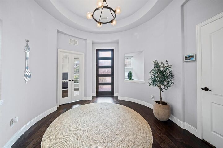 Property Photo:  1606 Sherwood Drive  TX 75409 