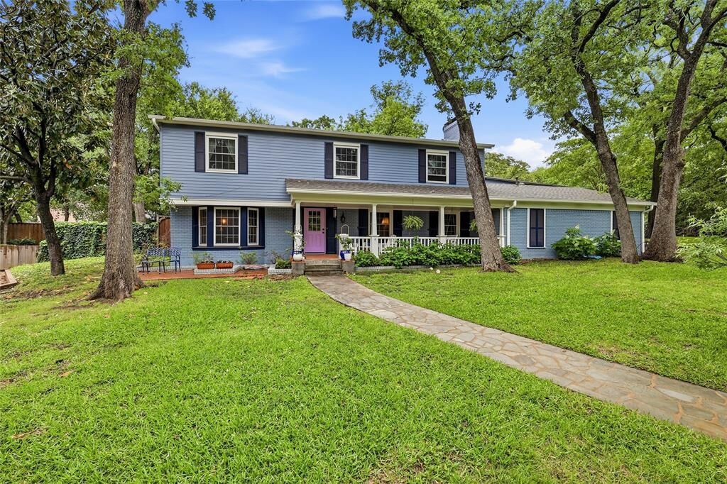 Property Photo: 2110 Emerson Circle TX 76209