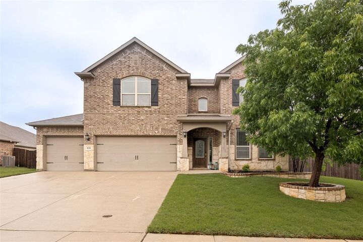 Property Photo:  1636 Suncatcher Way  TX 76052 