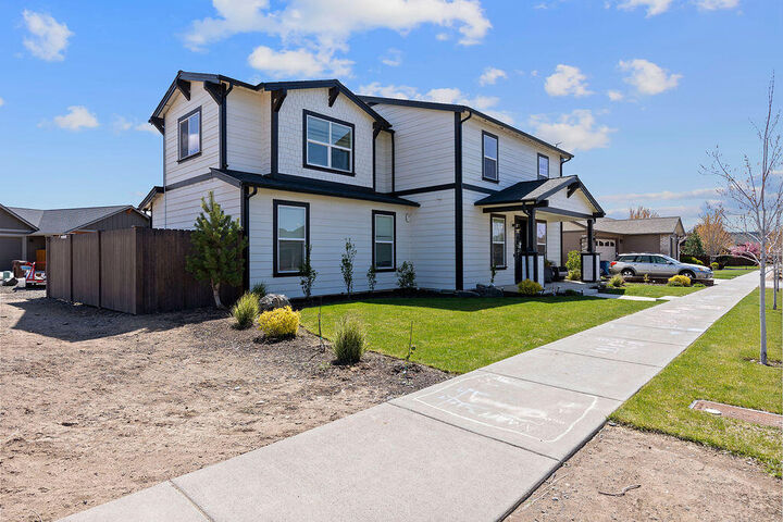 Property Photo:  1008 NE Whistle Way  OR 97754 