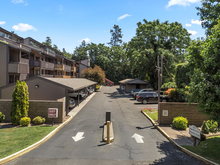 Property Photo:  115 Rogue River Highway Apt 307  OR 97527 