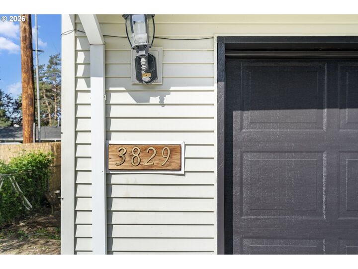 Property Photo:  3829 SE 103rd Ave  OR 97266 