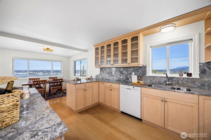 Property Photo:  715 N Garden Street 303  WA 98225 