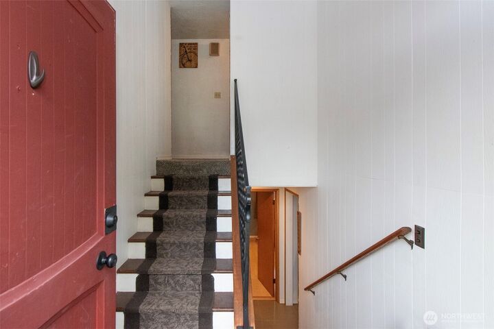 Property Photo:  2717 S Laurel Street  WA 98362 