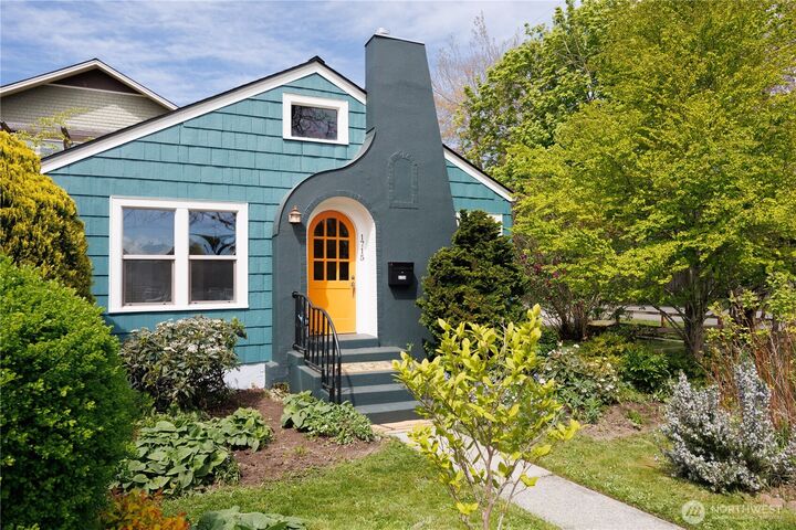 Property Photo:  1715  H Street  WA 98225 