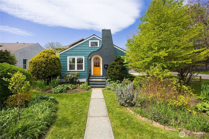 Property Photo:  1715  H Street  WA 98225 