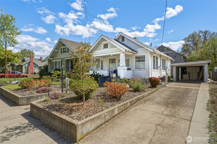 Property Photo:  1016  Francis Avenue  WA 99362 