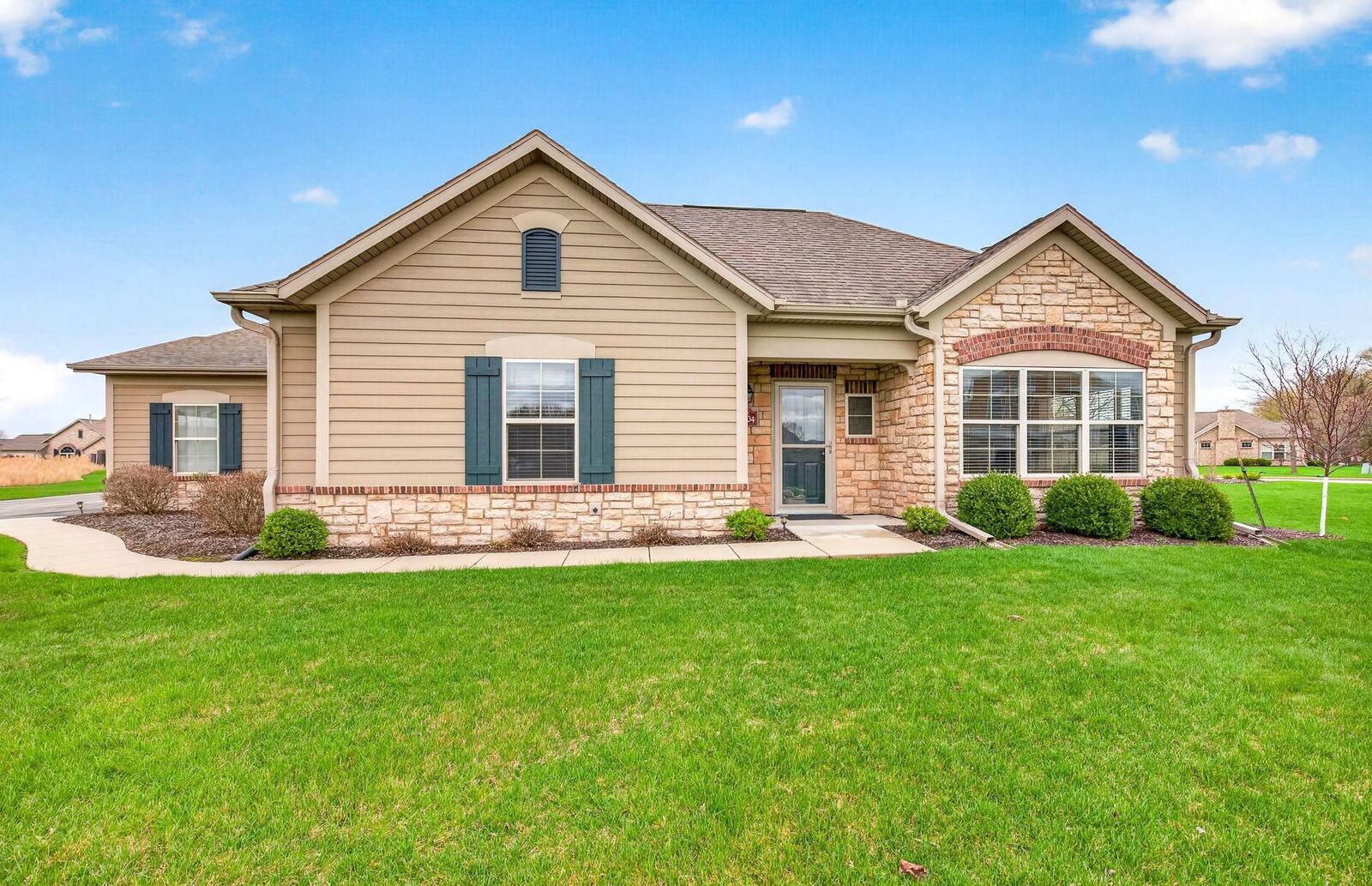 Property Photo:  2104 E Milestone Drive  WI 54913-6731 