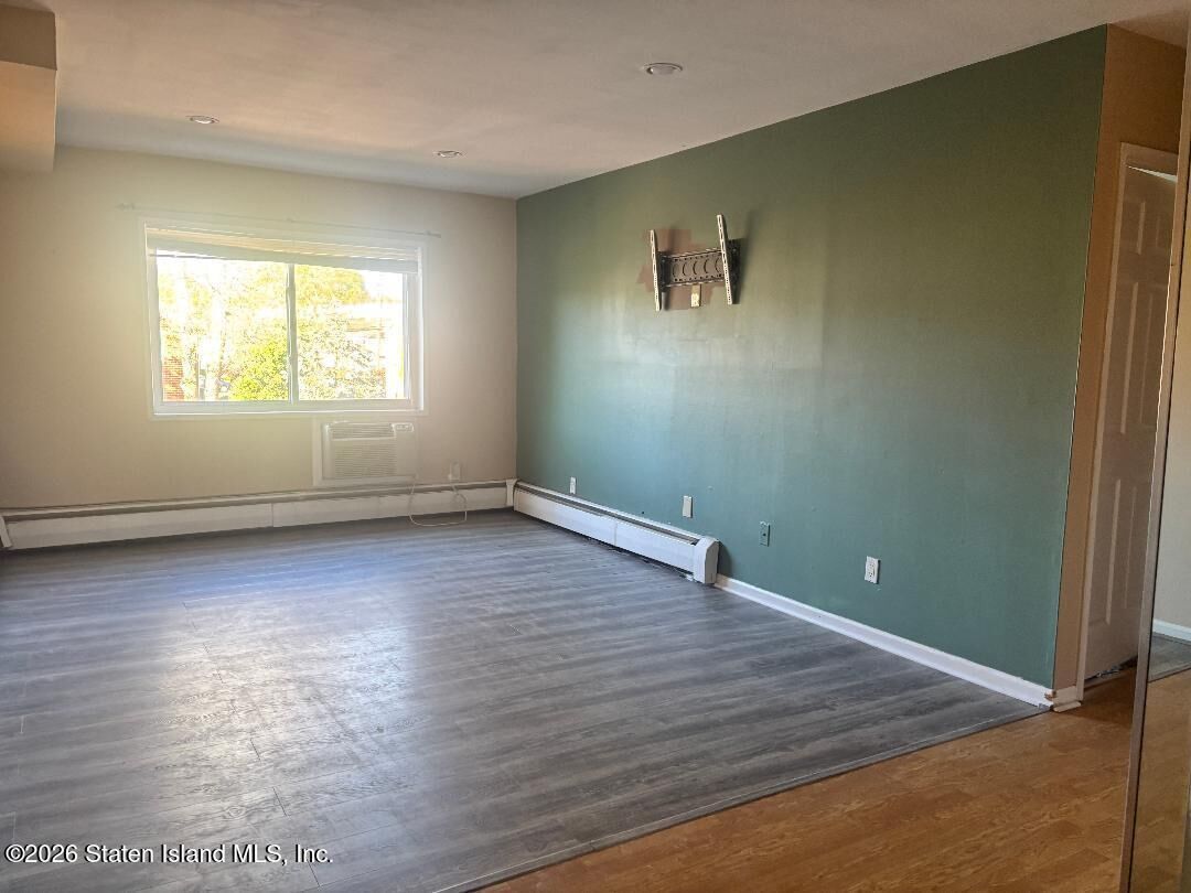 Property Photo:  1292 Rockland Avenue 2A  NY 10314 