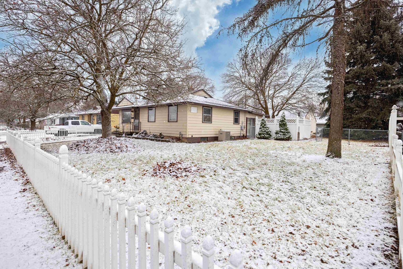 Property Photo:  708 E Decatur Ave  WA 99208 