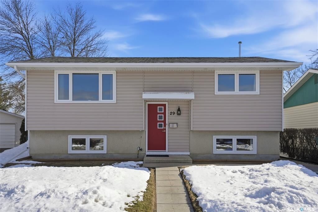 Property Photo:  29 Tupper Crescent  SK S7L 4N9 