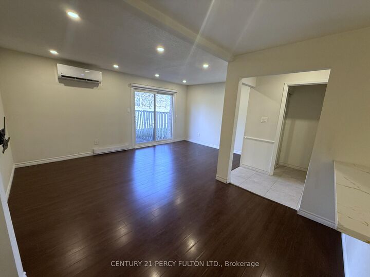 Photo de la propriété:  221 Ormond Drive 22  ON L1G 6T7 