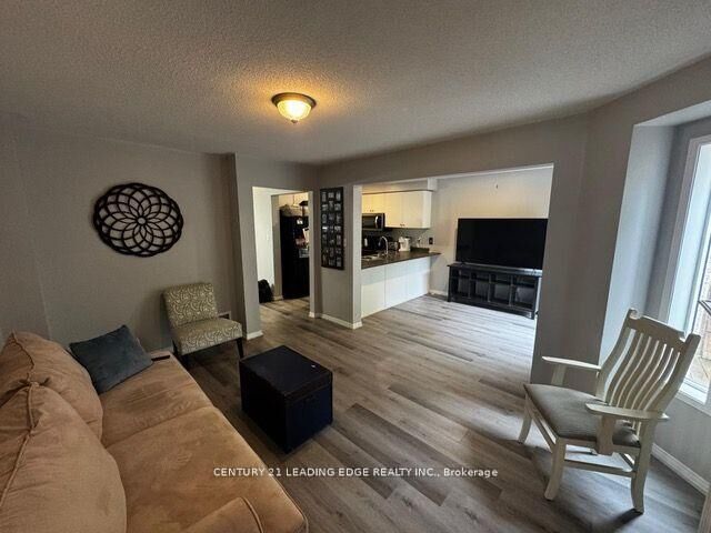 Photo de la propriété:  497 Nottingham Crescent  ON L1K 2V6 