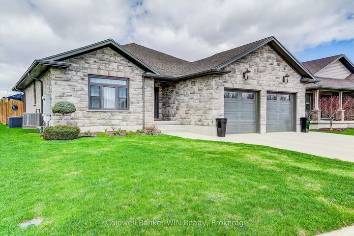 Property Photo: 1025 Reserve Avenue S ON N4W 0B5