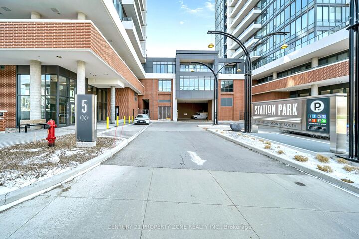 Property Photo: 5 Wellington Street 1612 ON N2G 0E3