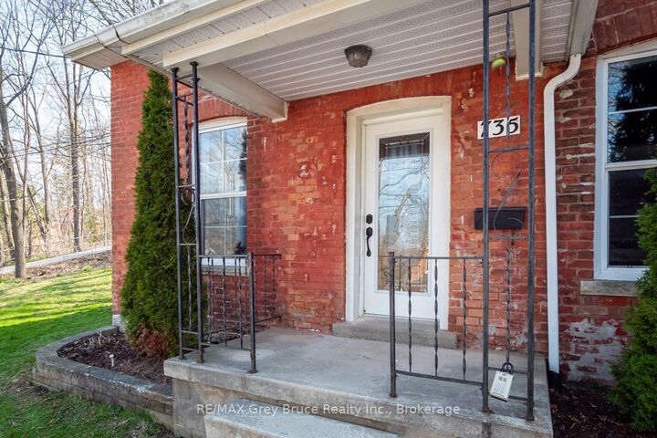 Property Photo: 735 5th Avenue E ON N4K 2R7