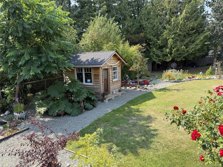 Property Photo: 1677 Acacia Rd BC V9P 9C6