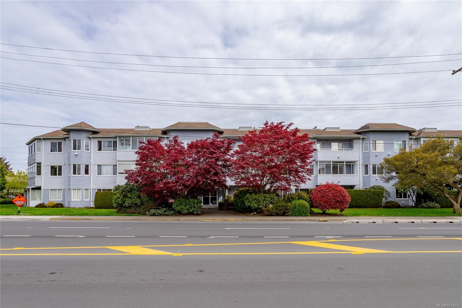 Property Photo:  3931 Shelbourne St 315  BC V8P 4H9 