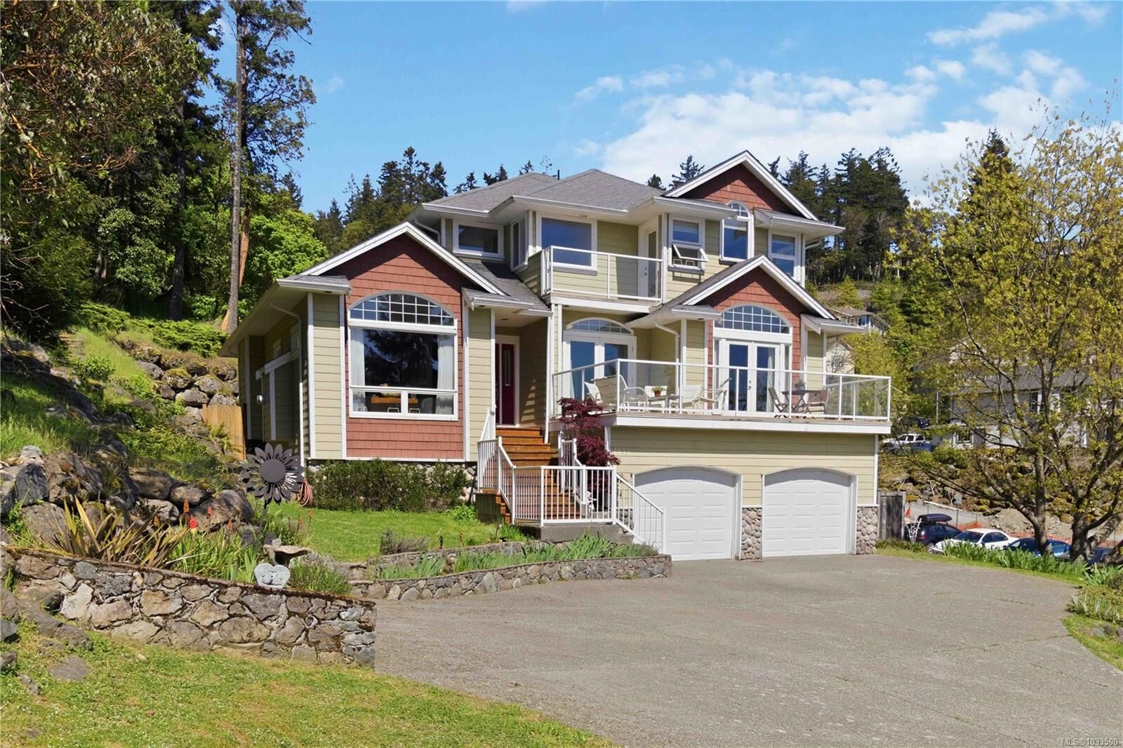 Property Photo: 3533 Sunheights Dr BC V9C 4J8