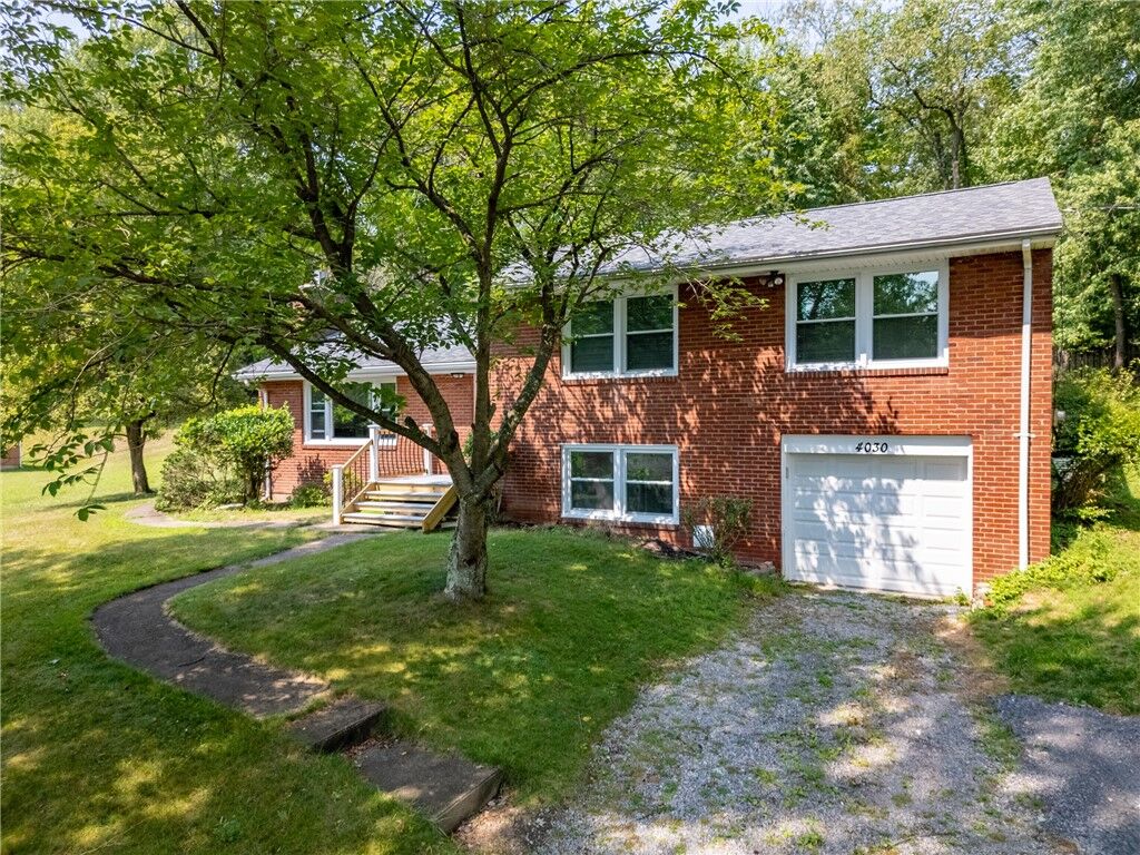 Property Photo:  4030 Circle Dr  PA 15101 