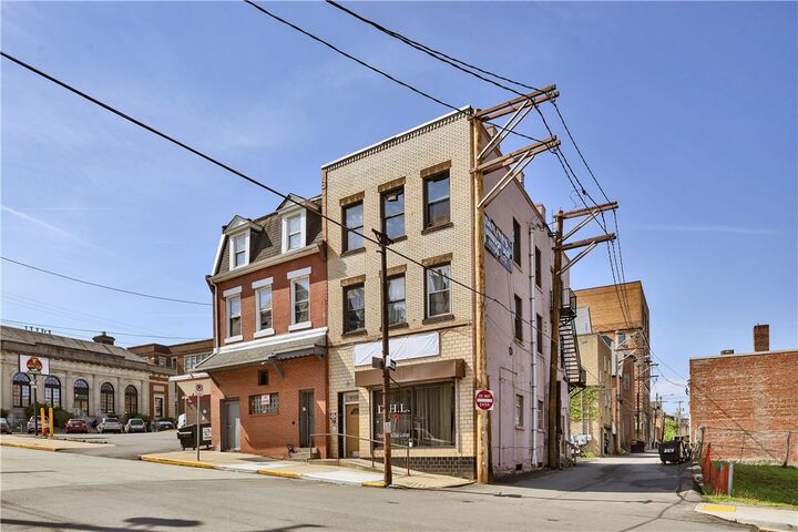Property Photo: 810 Amity St PA 15120