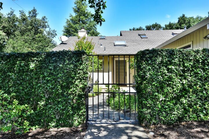 Property Photo:  285 E Agua Caliente Road  CA 95476 