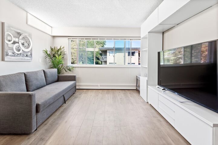Property Photo:  1149 W 11th Avenue 206  BC V6H 1K4 