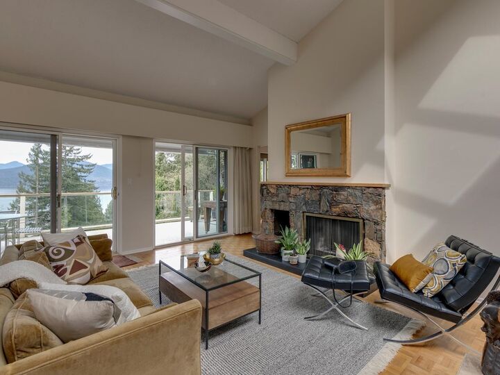 Property Photo: 110 Oceanview Place BC V0N 2E0