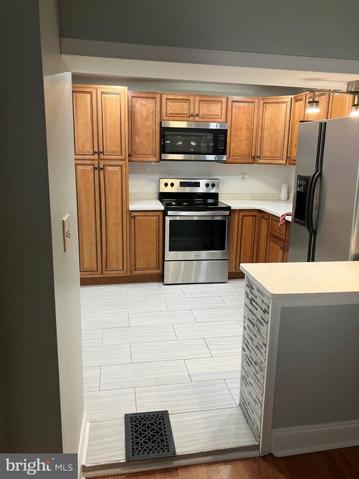 Property Photo:  2059 E Ontario Street  PA 19134 
