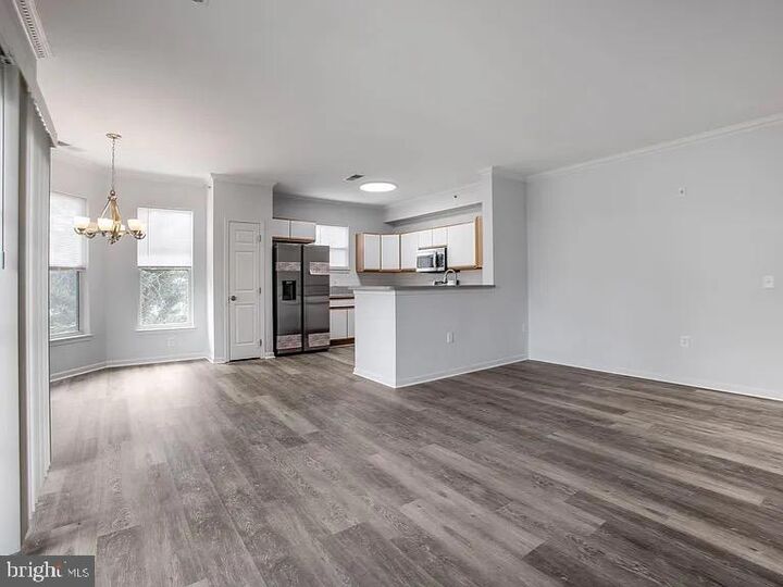 Property Photo:  1301 Karen Boulevard 401  MD 20743 