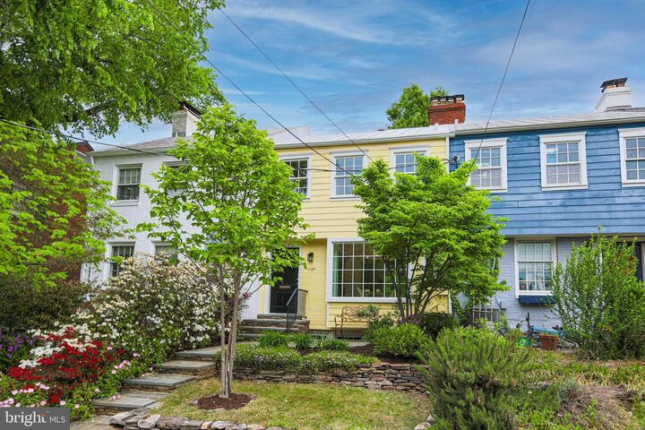 Property Photo:  1107 Powhatan Street  VA 22314 