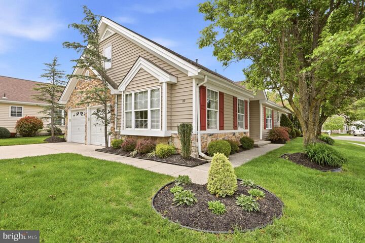 Property Photo:  29 Autumn Lane  NJ 08080 