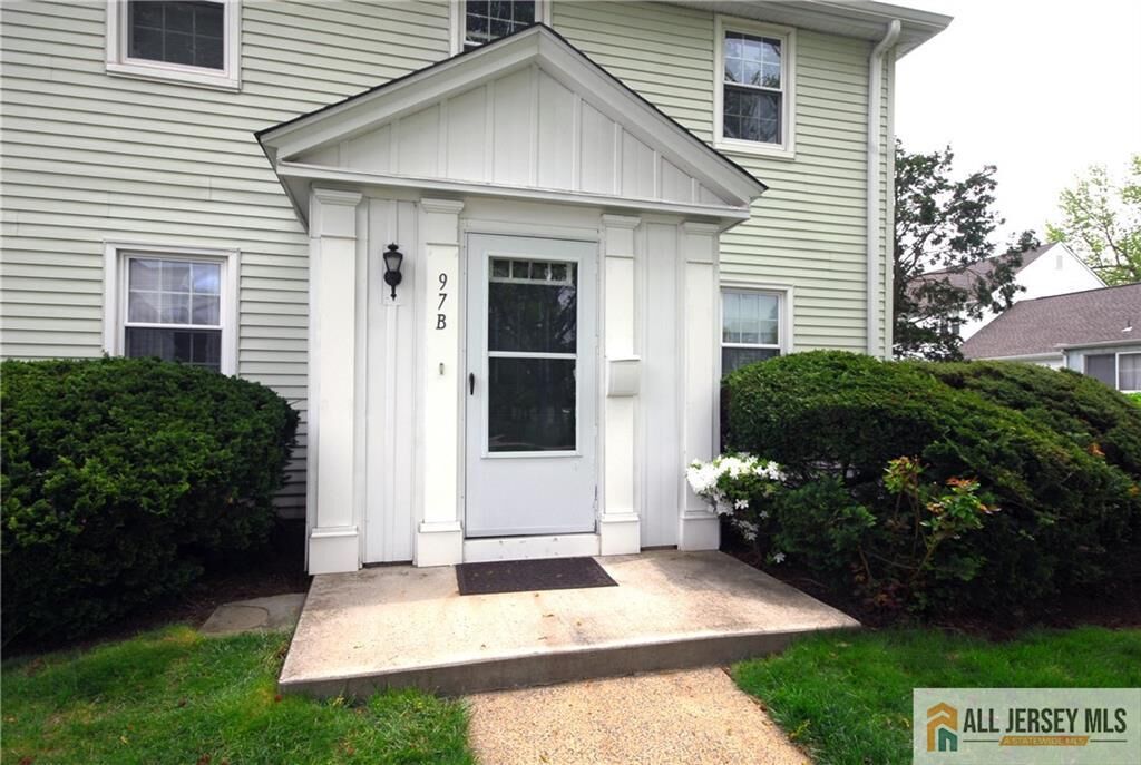 Property Photo:  97 Glenwood Lane B  NJ 08831 