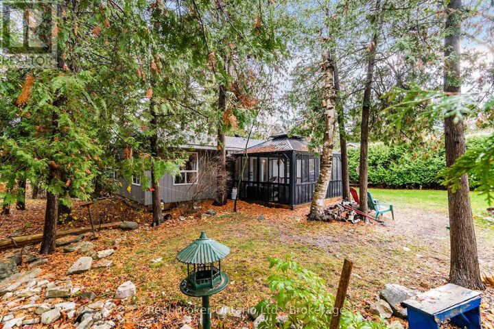 Property Photo: 33 Gloucester Grove ON L0K 1R0