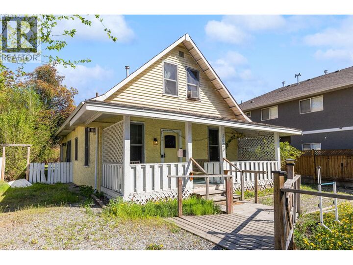 Property Photo: 2029 Richter Street BC V1Y 2N4