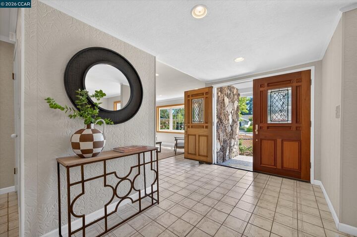 Property Photo:  131 Corte Del Prado  CA 94598 