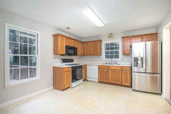Property Photo:  1560 Red Briar Way  GA 30236 