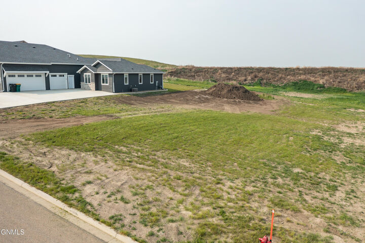 Property Photo:  2012 Prairie Hawk Drive  ND 58503 