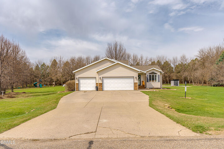 Property Photo:  3340 Foxtail Circle  ND 58503 