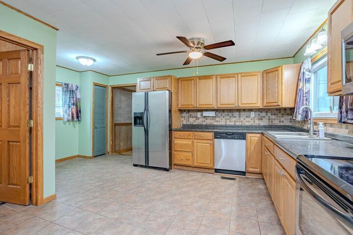 Property Photo:  701 Cottage St  WI 54452 