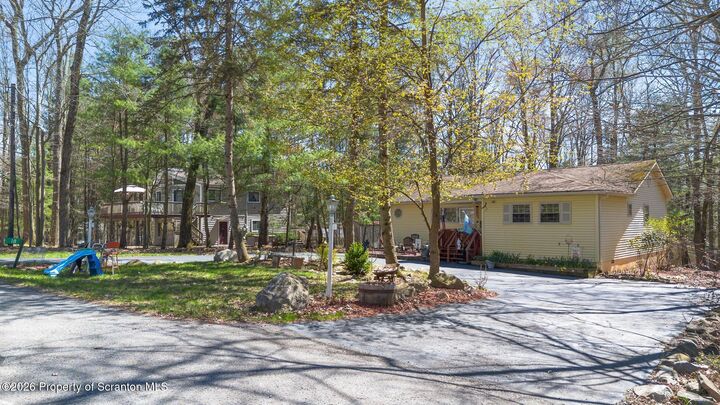 Property Photo:  18 Primrose Lane  PA 18424 