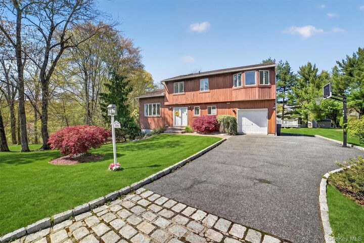 Property Photo:  300 Chestnut Court  NY 10598 