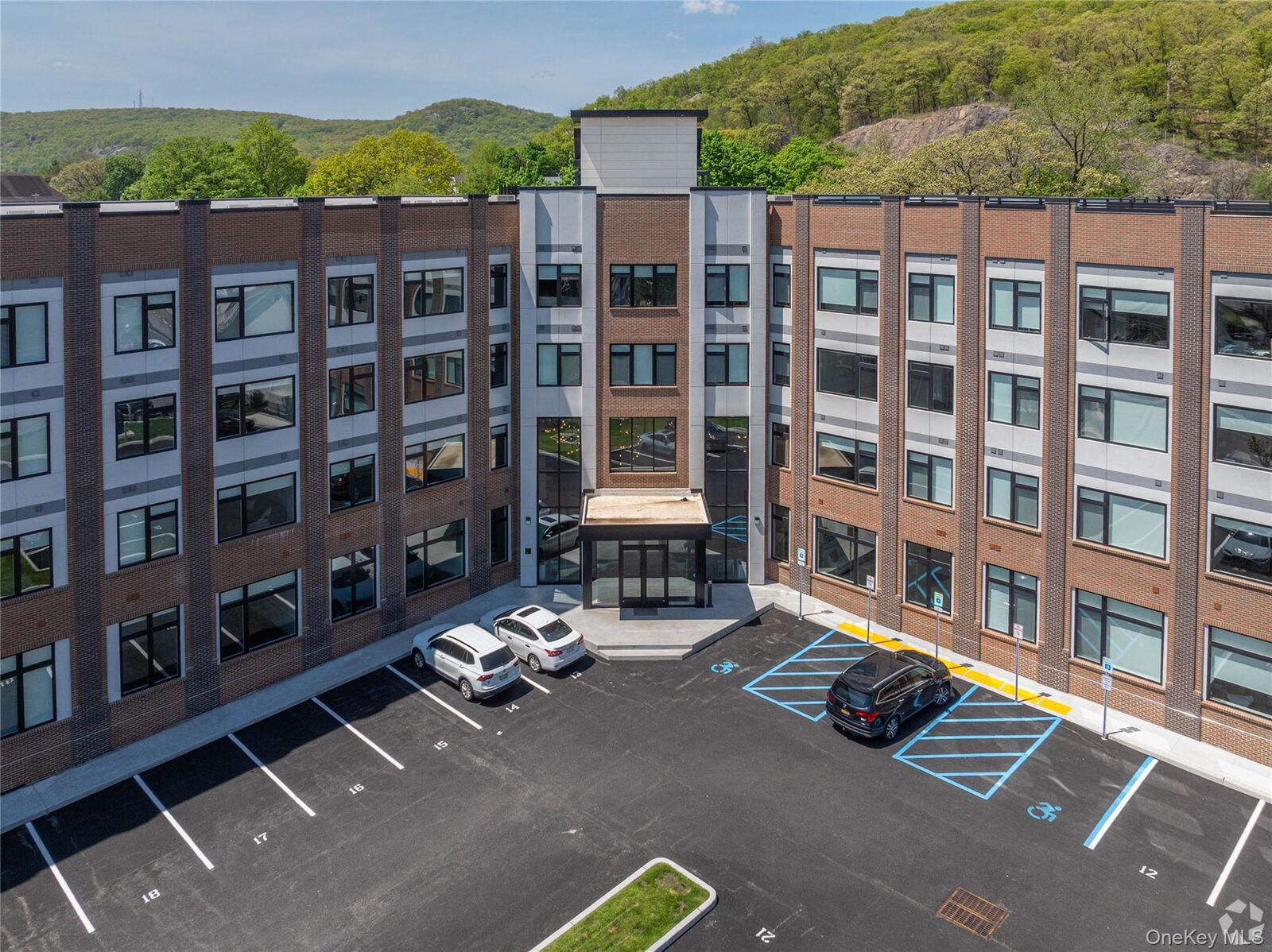 Property Photo:  15 Washington Avenue 210  NY 10901 