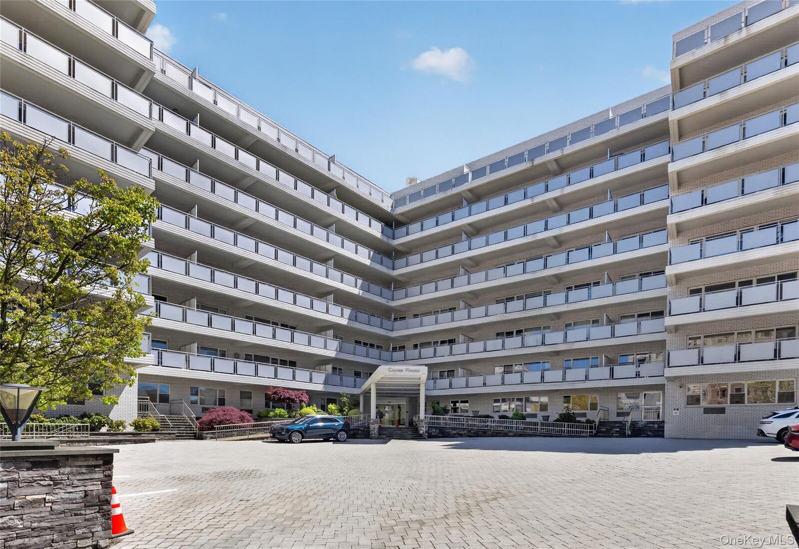 Property Photo: 300 Martine Ave 3L NY 10601