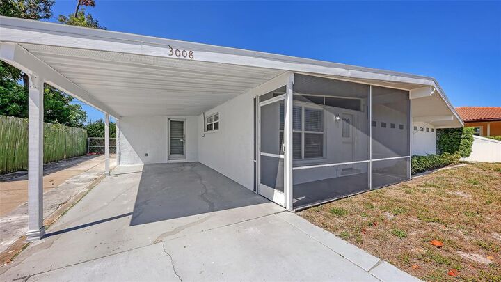 Property Photo: 3008 Bowdoin Place FL 34207