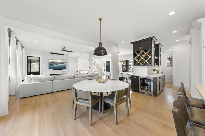 Property Photo:  