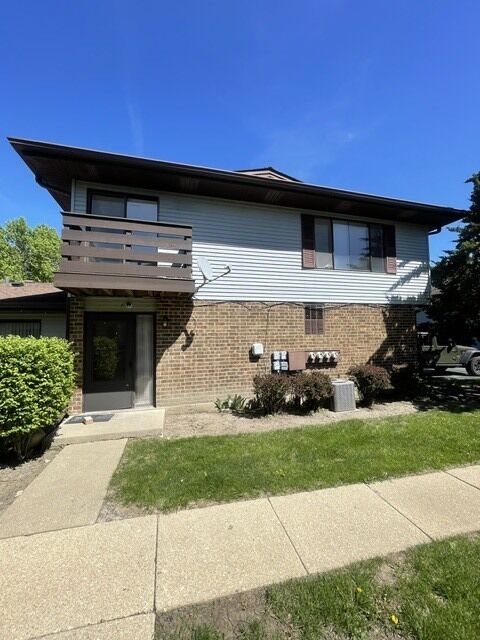 Property Photo:  1590 Perry Court A  IL 60505 