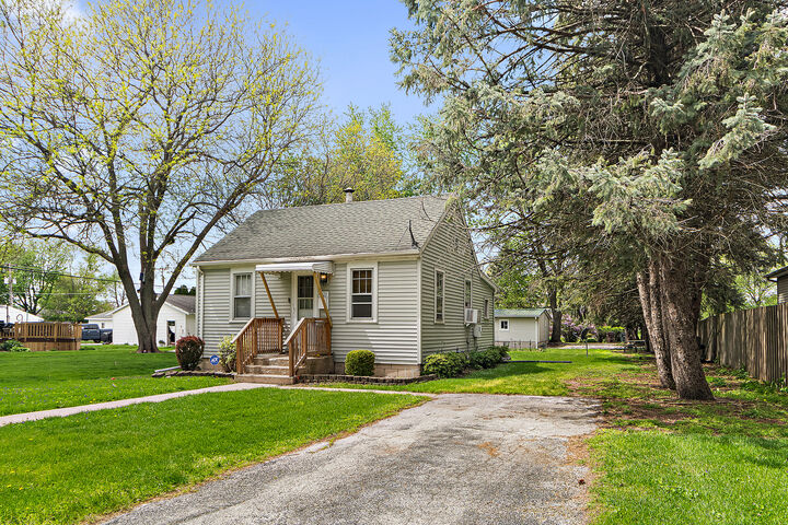 Property Photo:  123 S Elm Street  IL 60950 