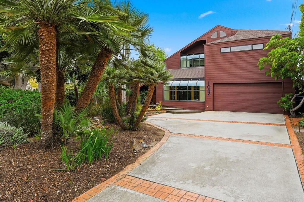 Property Photo:  1042 Hymettus Avenue  CA 92024 