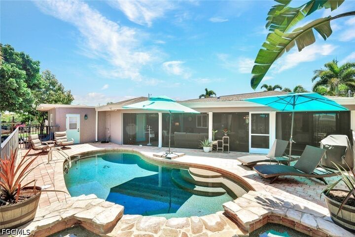 Property Photo:  703 SE 33rd Terrace  FL 33904 